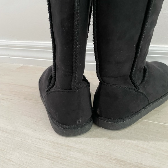 Girls black slip on boots size 5 (kids) - Picture 2 of 5